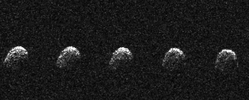 Un asteroid ”potențial periculos” va trece în acest weekend pe lângă Pământ