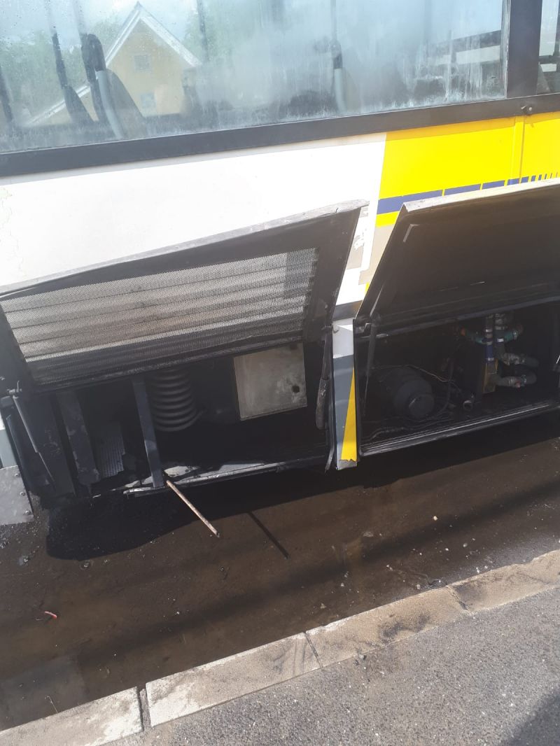 Călătorii dintr-un autobuz MaraNord au fost evacuați din cauza unui incendiu survenit în zona motorului