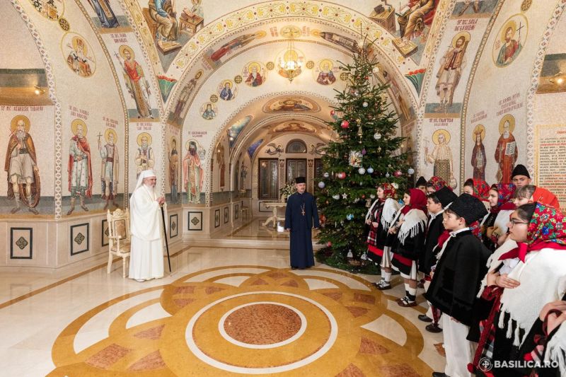 Grupuri de colindători Sălișteni au mers de Crăciun la colindat la Patriarhia Română din București-Preafericitul Patriah Daniel a întâmpinat cu bucurie mai multe grupuri de colindători din țară. (GALERIE FOTO)