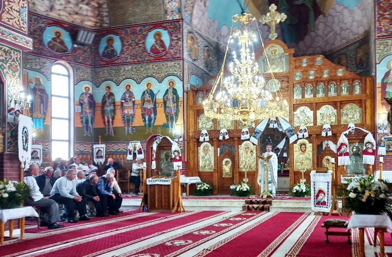 SĂRBĂTOAREA POGORÂRII DUHULUI SFÂNT (Rusaliile) prăznuită la Biserica Sfinții Apostoli „Petru și Pavel”din Săliștea de Sus. (GALERIE FOTO)